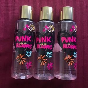 Victoria’s Secret Pink blooms fragrance mist set